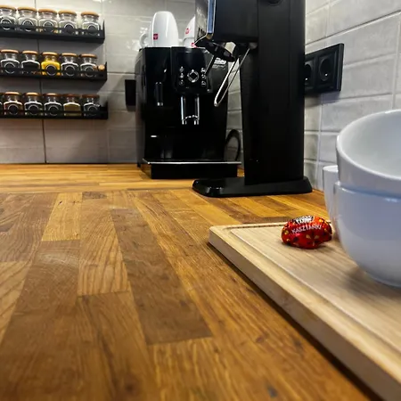 New Offer!!! Kopinska Premium Apartment, Cosy & Quiet, Easy Railway & Tram Access, Superb Location, Self Check-in *