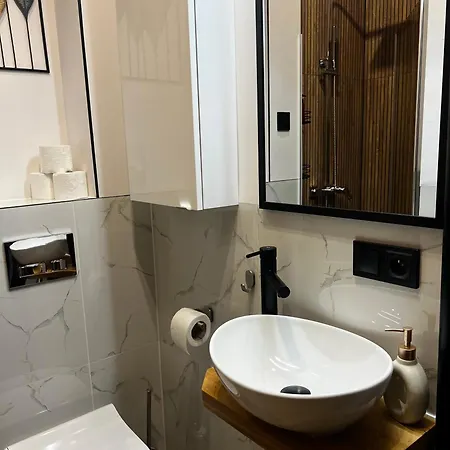 Apartmán New Offer!!! Kopinska Premium Apartment, Cosy & Quiet, Easy Railway & Tram Access, Superb Location, Self Check-in *