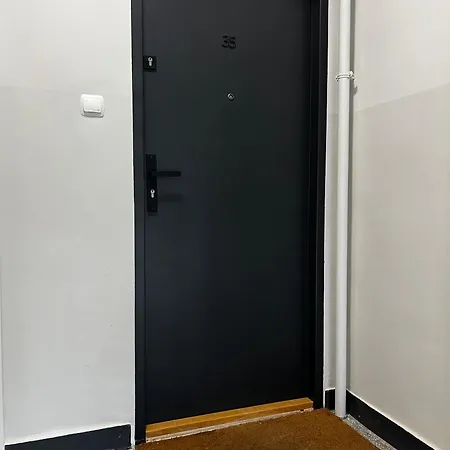 New Offer!!! Kopinska Premium Apartment, Cosy & Quiet, Easy Railway & Tram Access, Superb Location, Self Check-in Apartmán