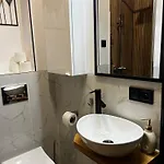 아파트 New!!! Beautiful Kopinska Premium Apartment, Cosy & Quiet, Superb Location, Self Check-in *